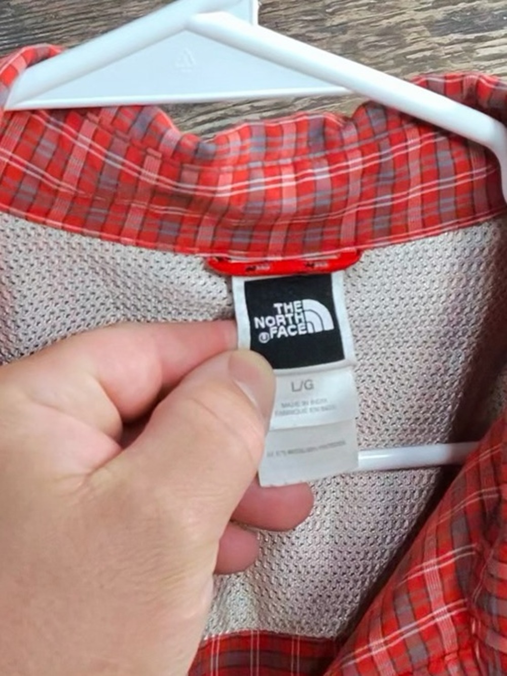 The North Face Men's Red Plaid Short-Sleeve Button-Down Shirt - Picture 9 of 9